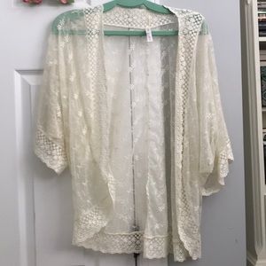 Cream lace komono